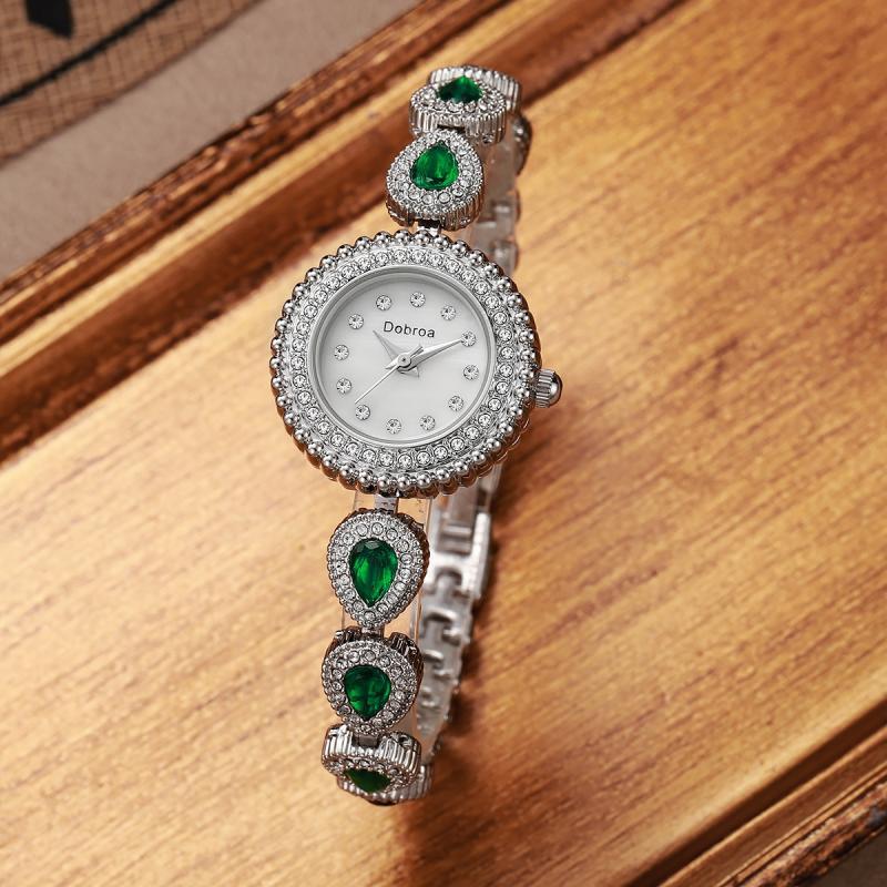 montre de style médiéval français 