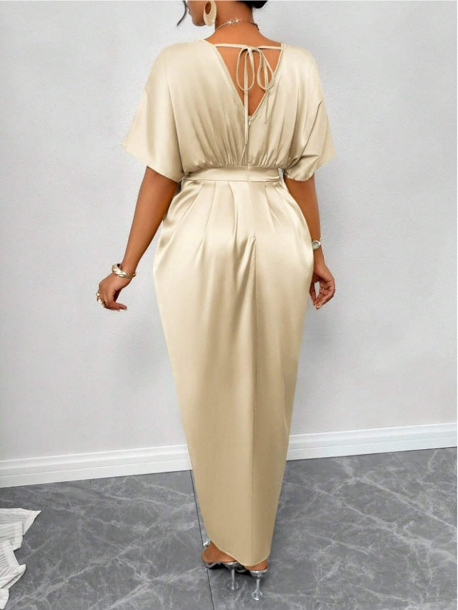 Robe longue cintrée fendue à la taille 