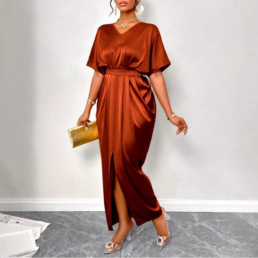 Robe longue cintrée fendue à la taille 