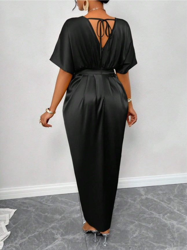 Robe longue cintrée fendue à la taille 