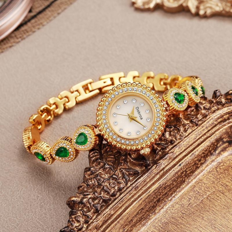 montre de style médiéval français 