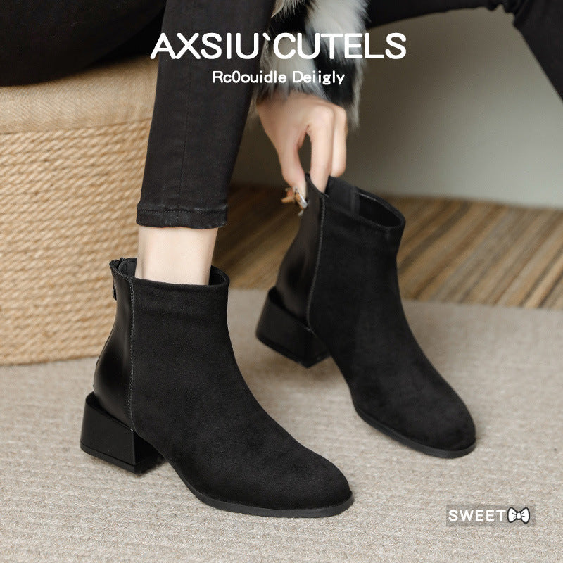 Botas de cano baixo em pele genuína 