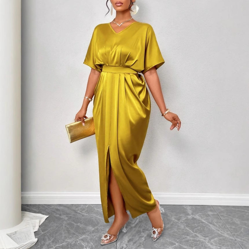 Robe longue cintrée fendue à la taille 