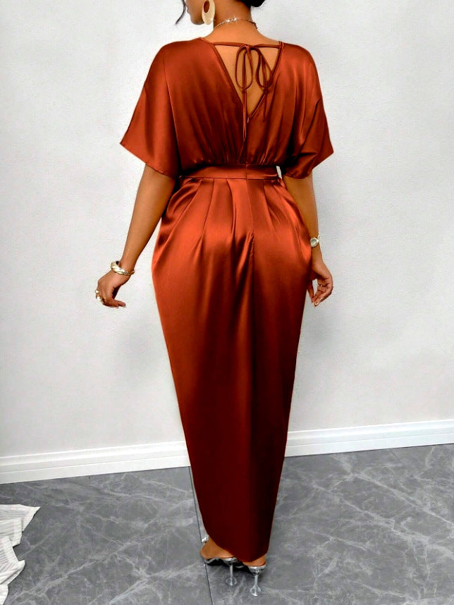 Robe longue cintrée fendue à la taille 