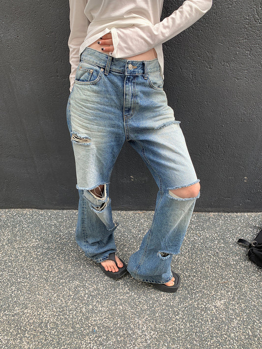 Pantalon en jean évasé délavé 